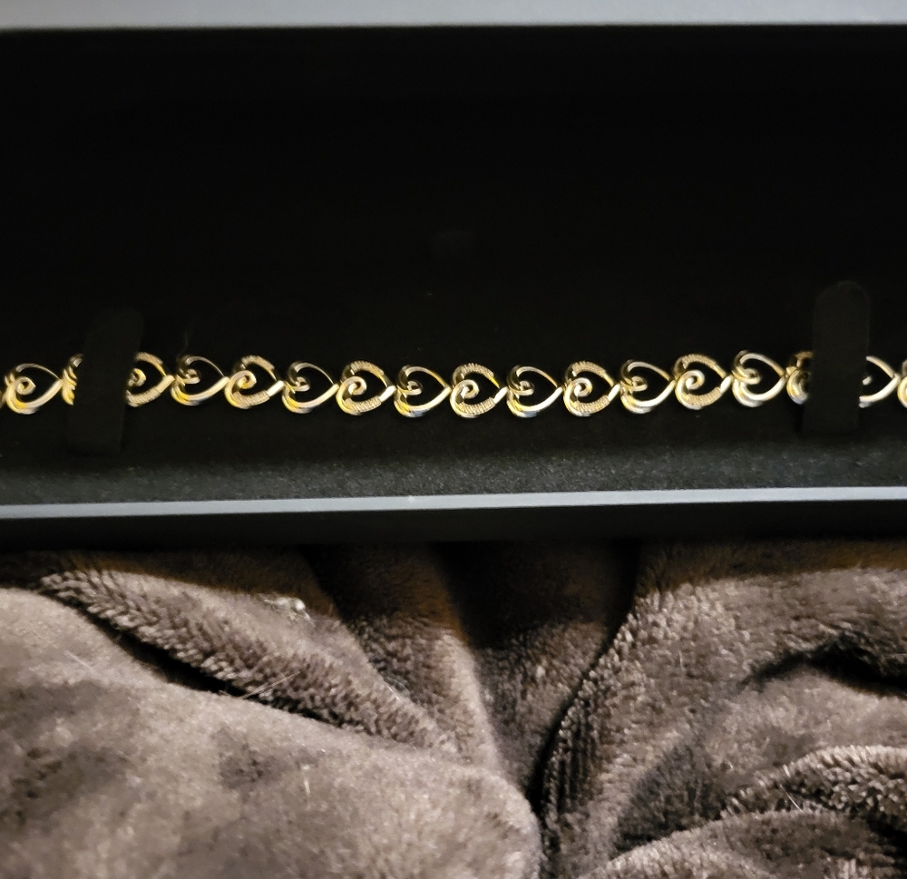 Kays Jewelers Sterling Silver Diamond Encrusted Heart Bracelet With Original Box